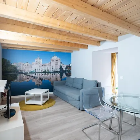 Apartment Go - Leopoldo Cano Center *