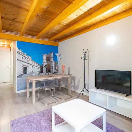 Go - Leopoldo Cano Center Apartment
