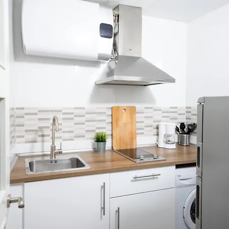 Go - Leopoldo Cano Center 아파트 *