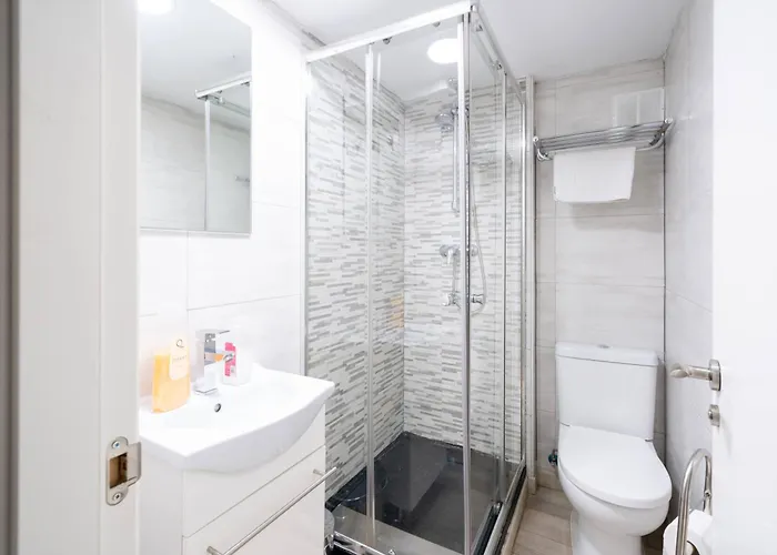 Go - Leopoldo Cano Center Apartment *