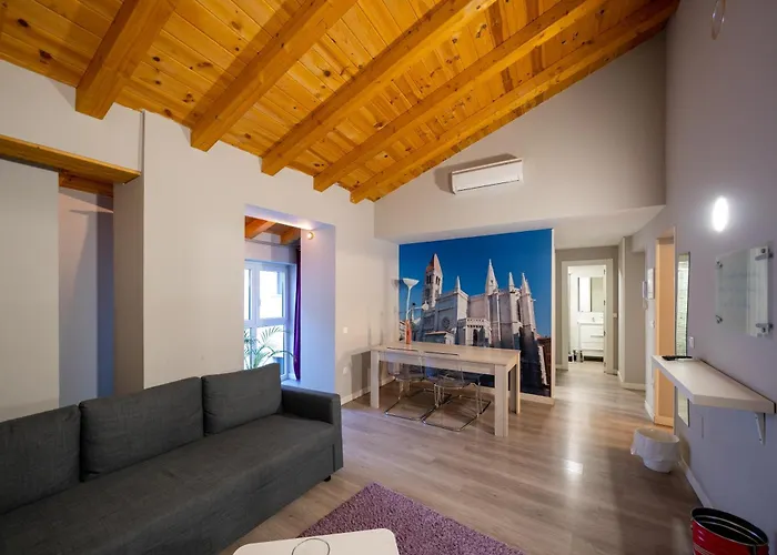 Apartment Go - Leopoldo Cano Center